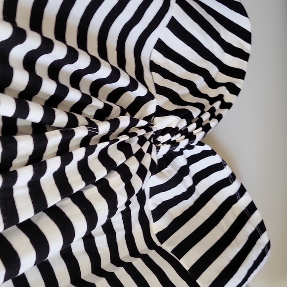 Ladies  In Every Story Top - Picture 3 of 5